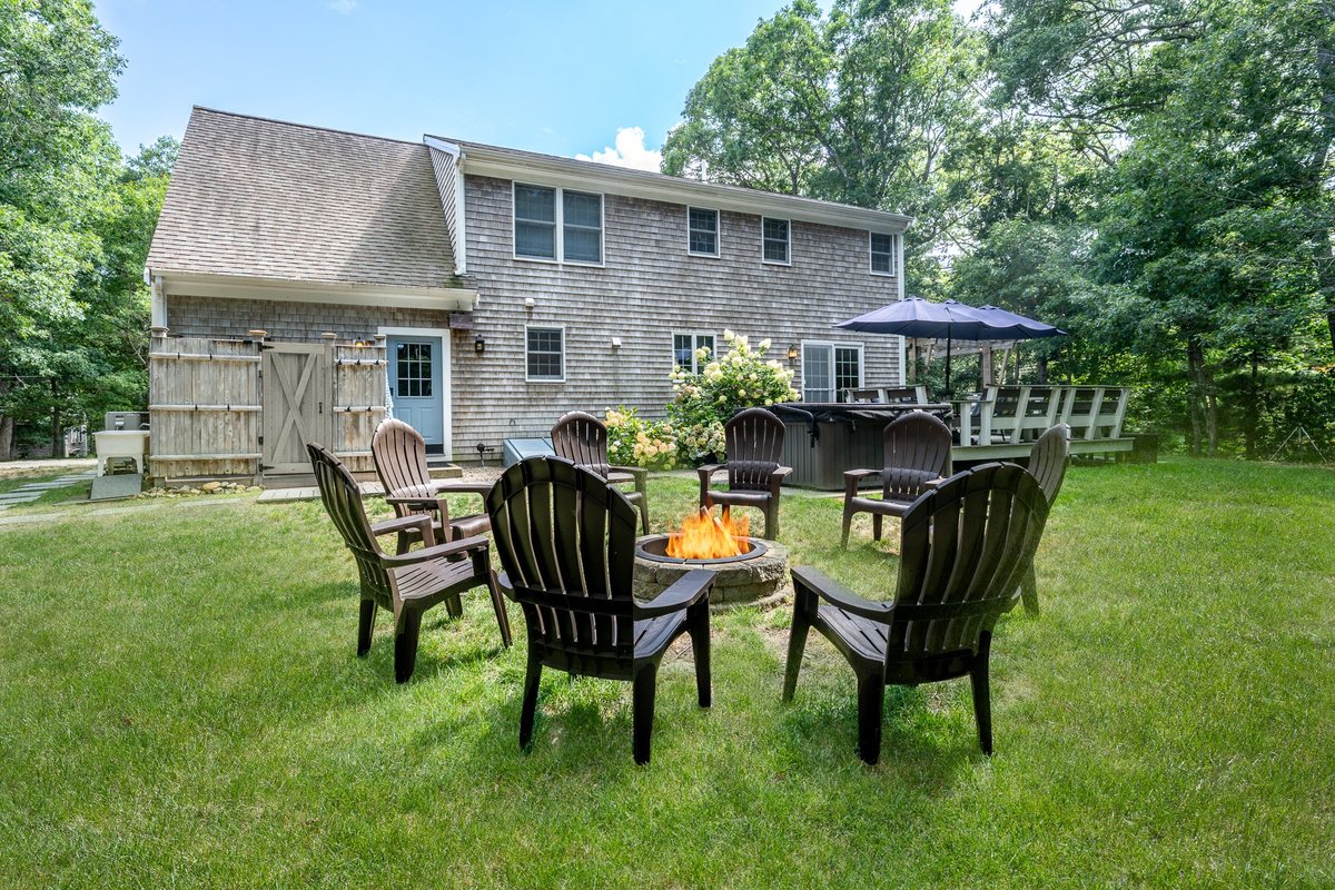 Fire Pit & Backyard
